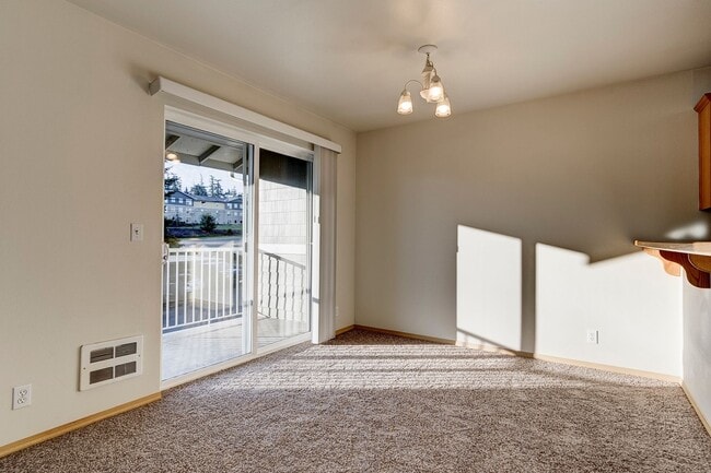 Building Photo - Two Bedroom Two Bathroom Condo in Summerwind