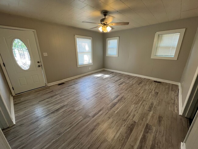 Building Photo - *HOLIDAY MOVE-IN SPECIAL $500 off the firs...