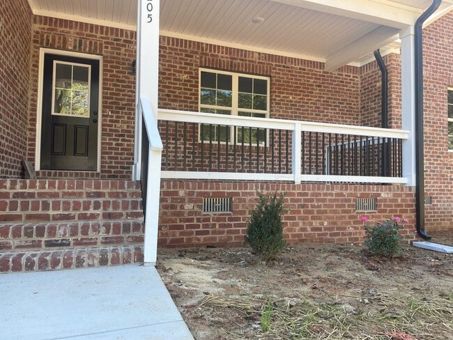 Building Photo - 205 Martingale Dr