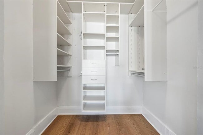 Building Photo - 5709 N Suwanee Ave