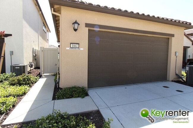 Building Photo - 1061 Chapelhill Ln