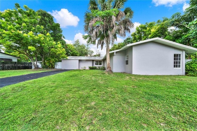 Building Photo - 15831 Palmetto Club Dr
