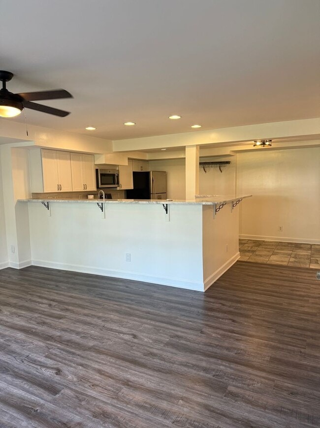 Building Photo - Large, Luxurious 2 Bedroom 2 Bath at Parks...