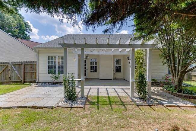 Building Photo - 2464 Laurelfield Dr