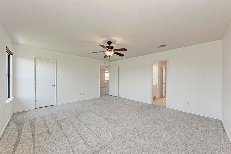 Building Photo - 12740 Bella Pkwy