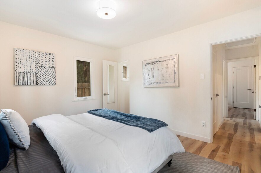 Building Photo - 15946 Hart St