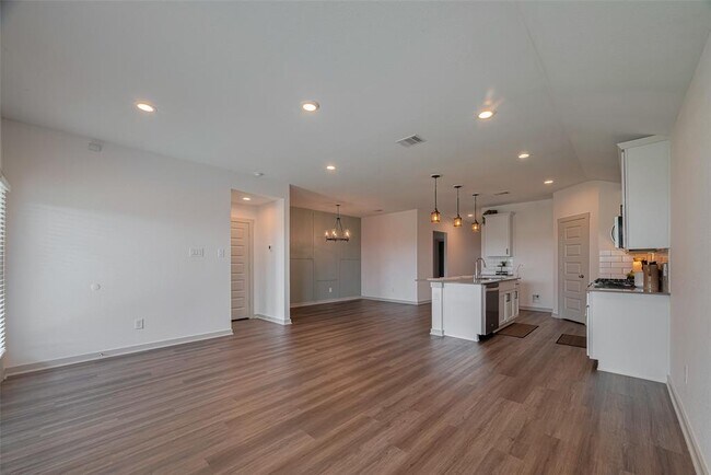 Building Photo - 14519 Sweetwater Dr