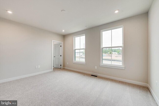 Building Photo - 14055 Sunrise Valley Dr