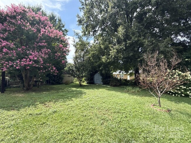 Building Photo - 1521 Woodhill Ln