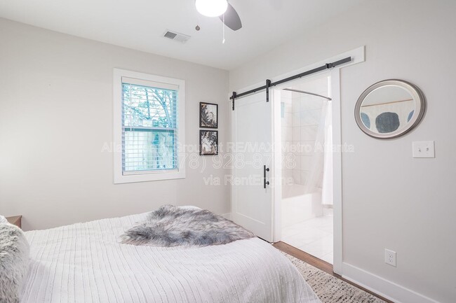 Building Photo - 1016 Coleman St SW