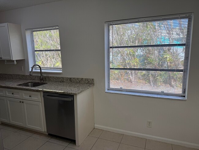 Building Photo - 6575 NE 7th Ave