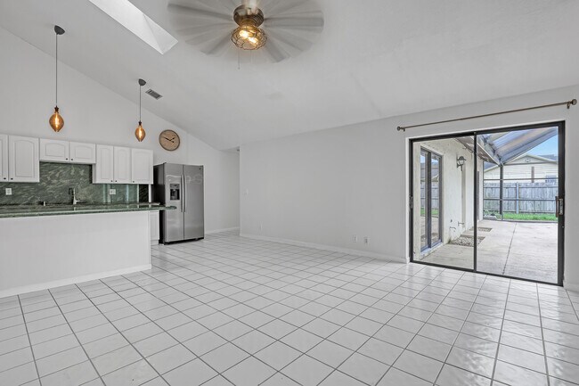 Building Photo - 1279 Periwinkle Pl