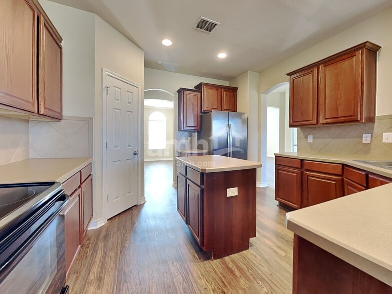 Building Photo - 1703 Chadwick Dr