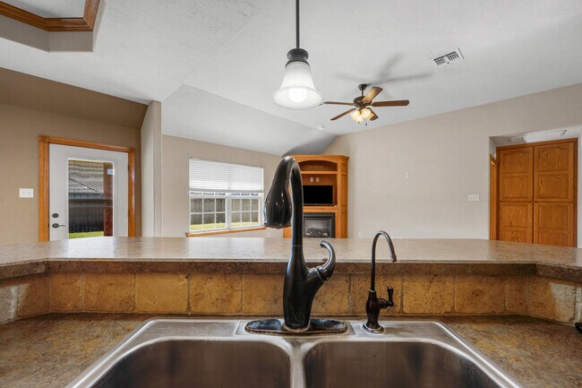 Building Photo - 1202 Hershel Dr