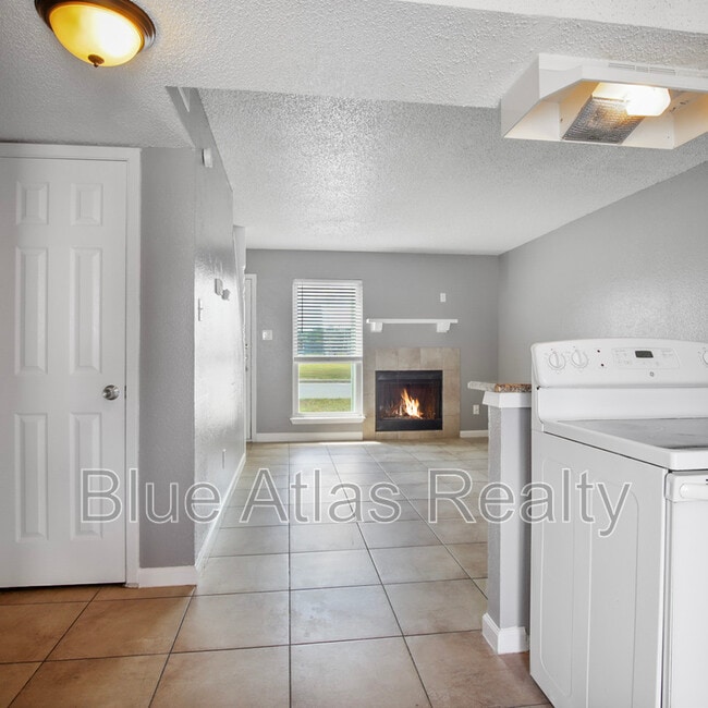 Building Photo - 408 Noble Ave