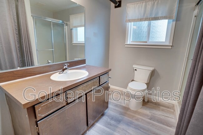 Building Photo - 3703 E Pine Hill Dr