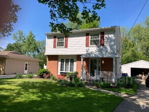 Building Photo - 1013 Worcester Dr NE