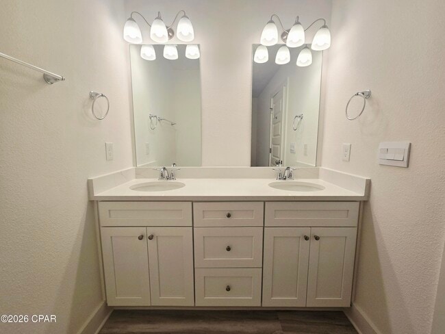 Building Photo - 396 Salt Creek Lane