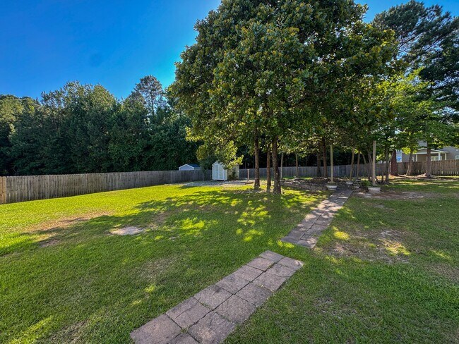 Building Photo - Stunning 4 Bed 2.5 Bath Home in Lexington Plantation