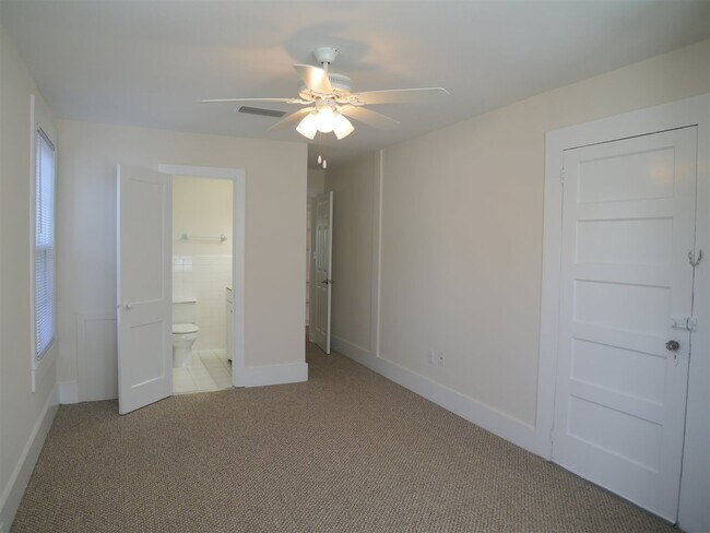 Building Photo - 1429 Milton St