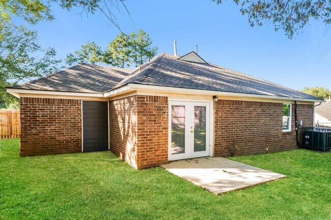 Building Photo - 3824 Windermere Rd