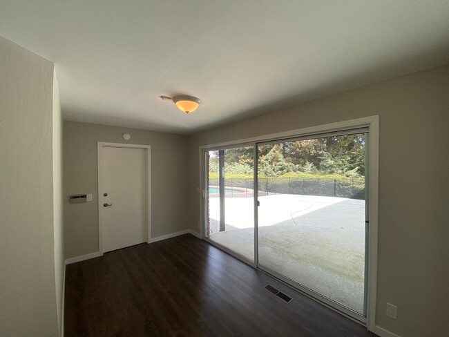 Building Photo - Spacious Single Level Home with Swimming P...