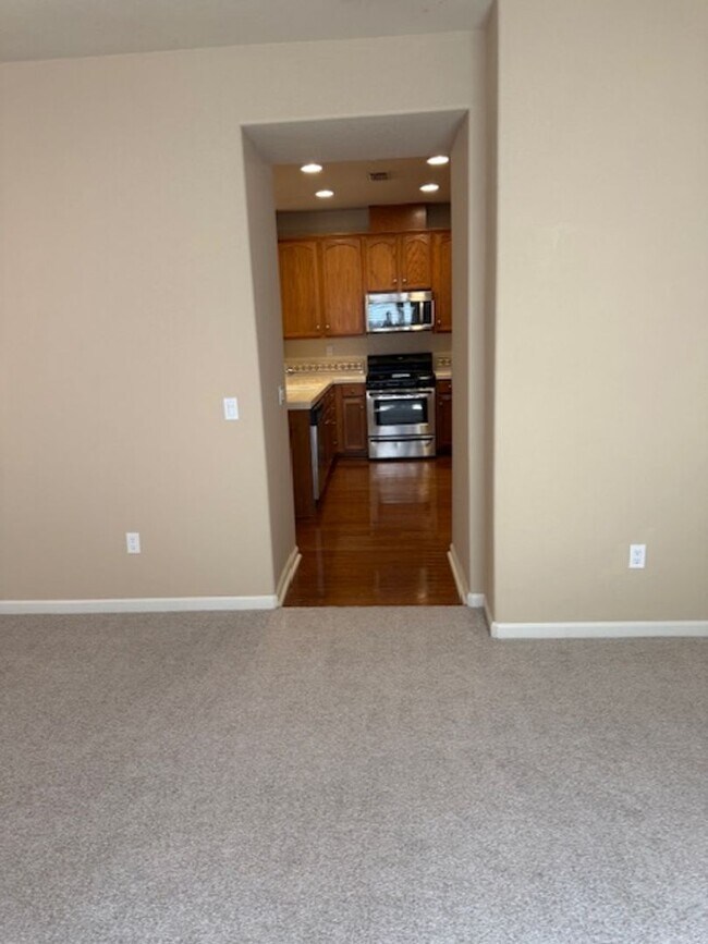 Building Photo - Gorgeous Natomas Condo