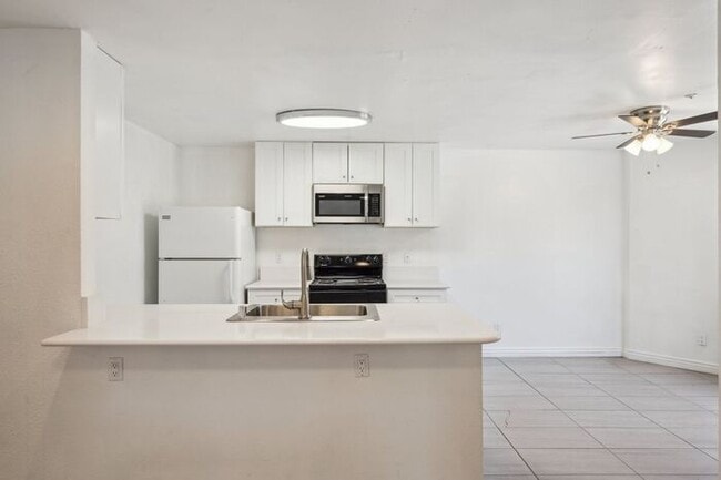 Building Photo - 5236 W Peoria Ave