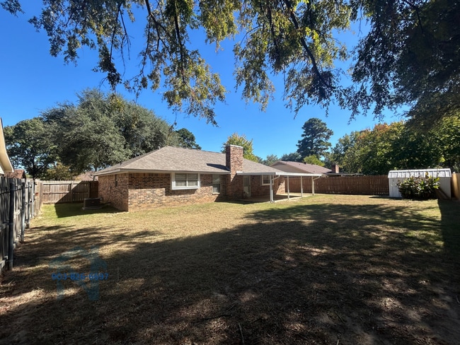 Building Photo - 203 Jeffrey Ln