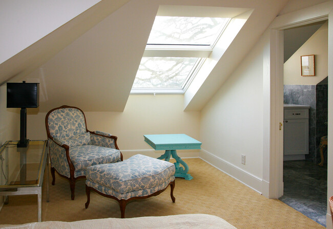 Master bedroom sitting area - 370 Summit Ave