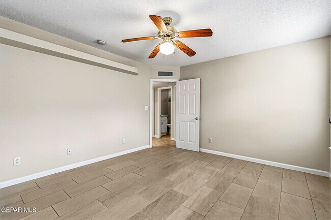 Building Photo - 1308 Rose Bud Ln