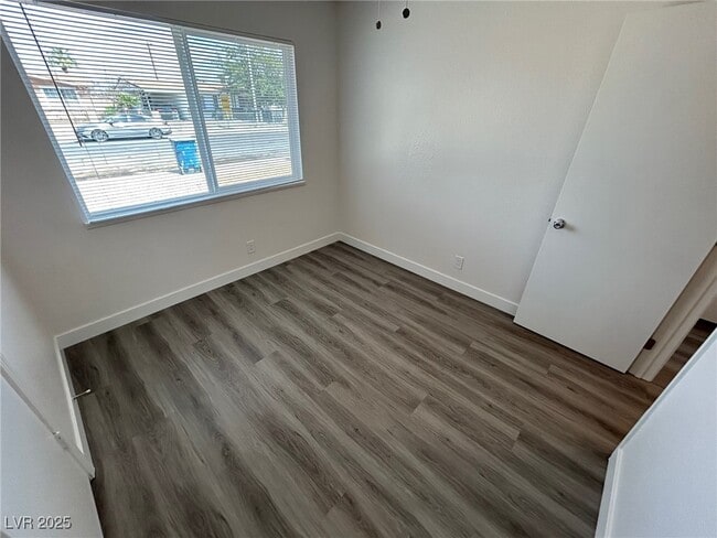 Building Photo - 820 Carpenter Dr