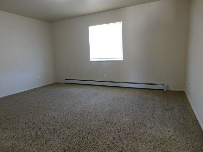 Building Photo - Spacious Home in Dove Creek Sub-Division