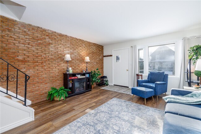 Building Photo - 207 W Ivy St