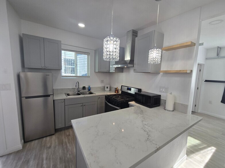 Primary Photo - 1943 Claudina Ave