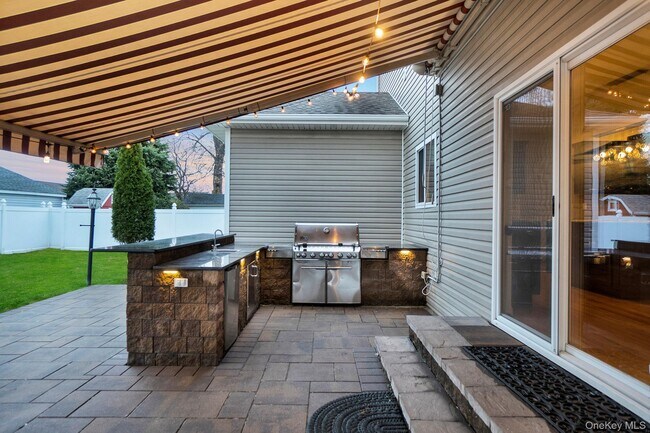 Building Photo - 134-110 10th St