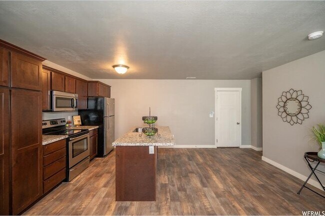 Building Photo - 14431 S Ferndale Way