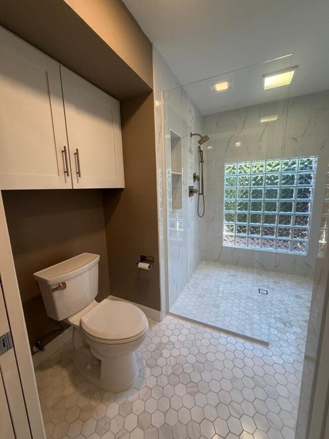 Building Photo - 9225 N Arroya Vista Dr W