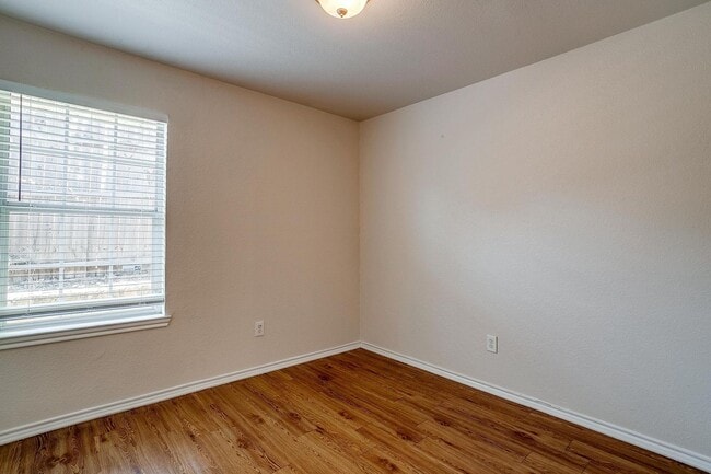 Building Photo - Half of Duplex Ready for New Tenants- 3 Bed, 2 Bath- Near the Historic Stockyards- 76164