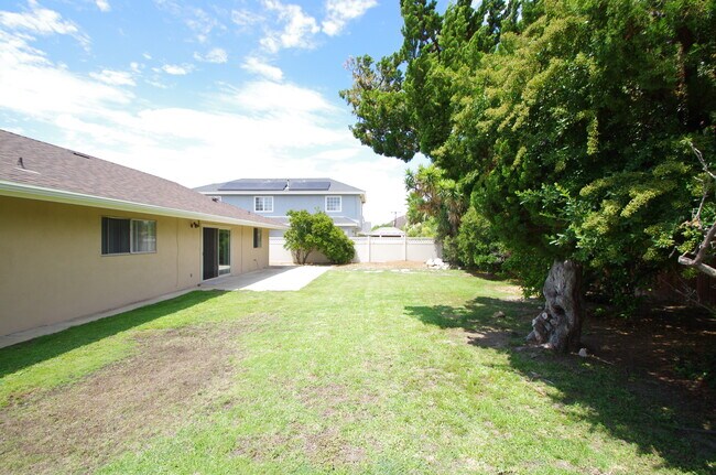 Building Photo - 1072 Hendrix Ave