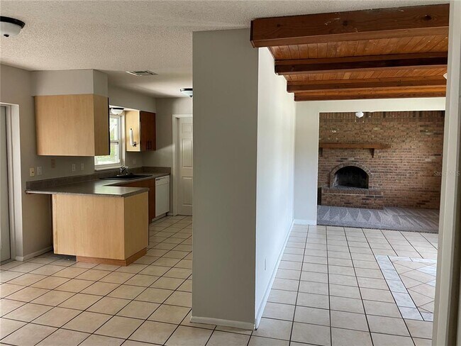 Building Photo - 2753 Foxdale Dr