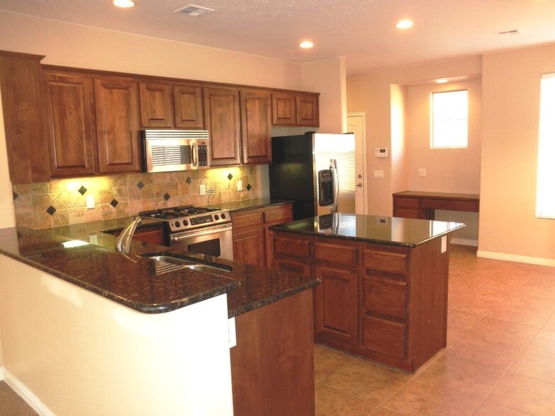 Building Photo - 1220 N Spring Valley Dr