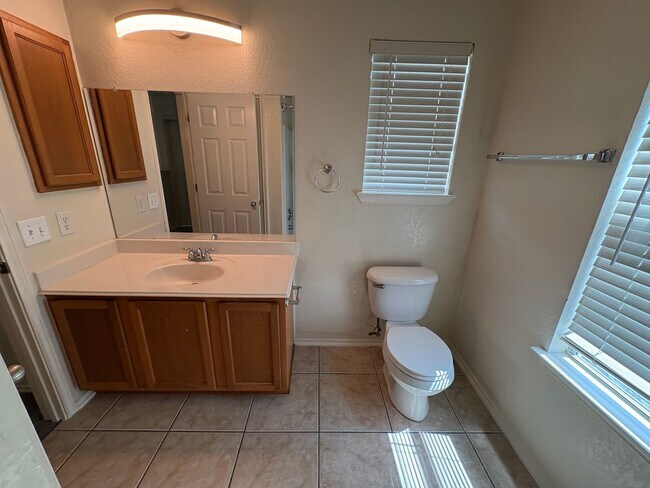 Building Photo - Beautiful home in Town Creek Village - Cibolo