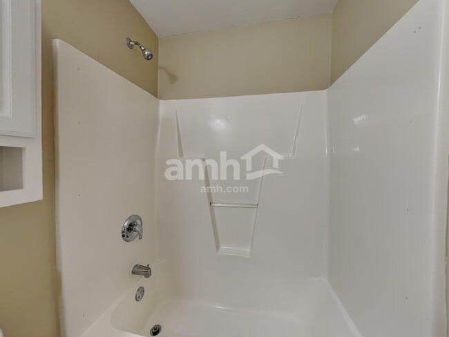 Building Photo - 224 N Fuquay Springs Ave