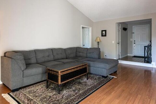 Building Photo - Harpeth Woods Home with Large Fenced in Yard for Rent.