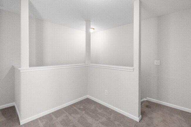 Building Photo - 558 Calen Ln