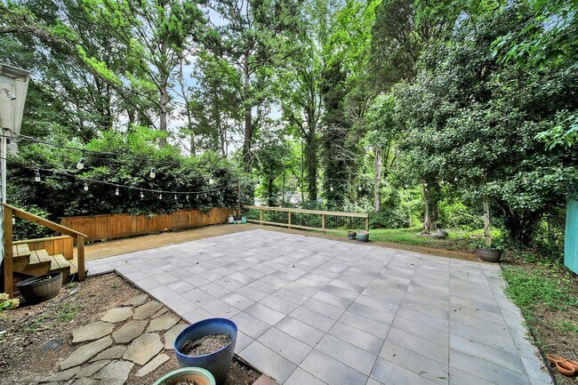 Building Photo - Lovely Three Bed One Bath Ranch Home in Wi...