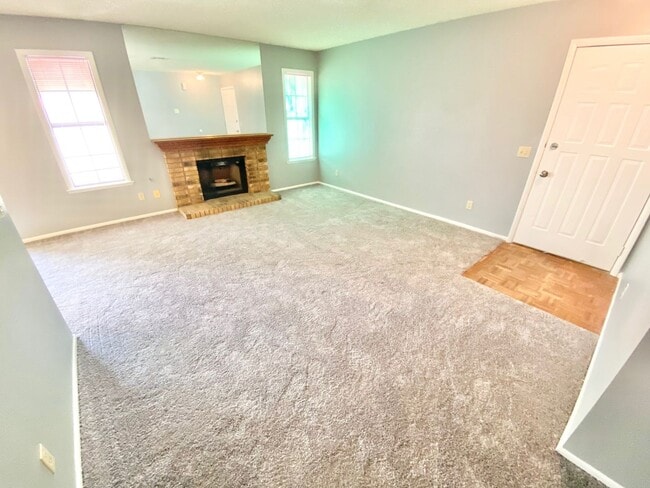 Building Photo - WESTSIDE CONDO!