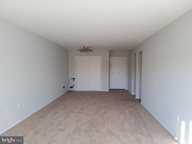 Building Photo - 9250 Edwards Way