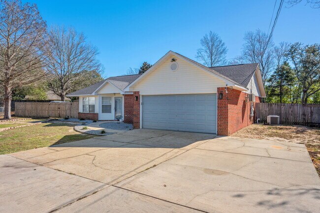 Building Photo - 2702 Beacon Ct